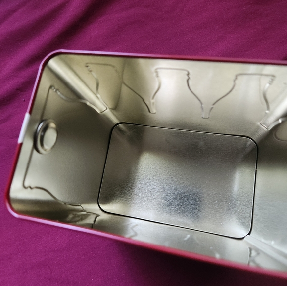 Coca Cola 6.pack Collectible Tin Carrier - Picture 10 of 13